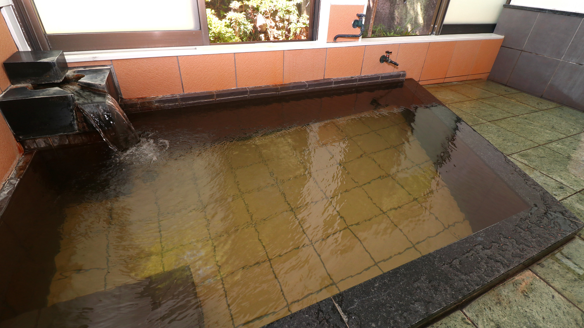 お風呂の写真を準備中です