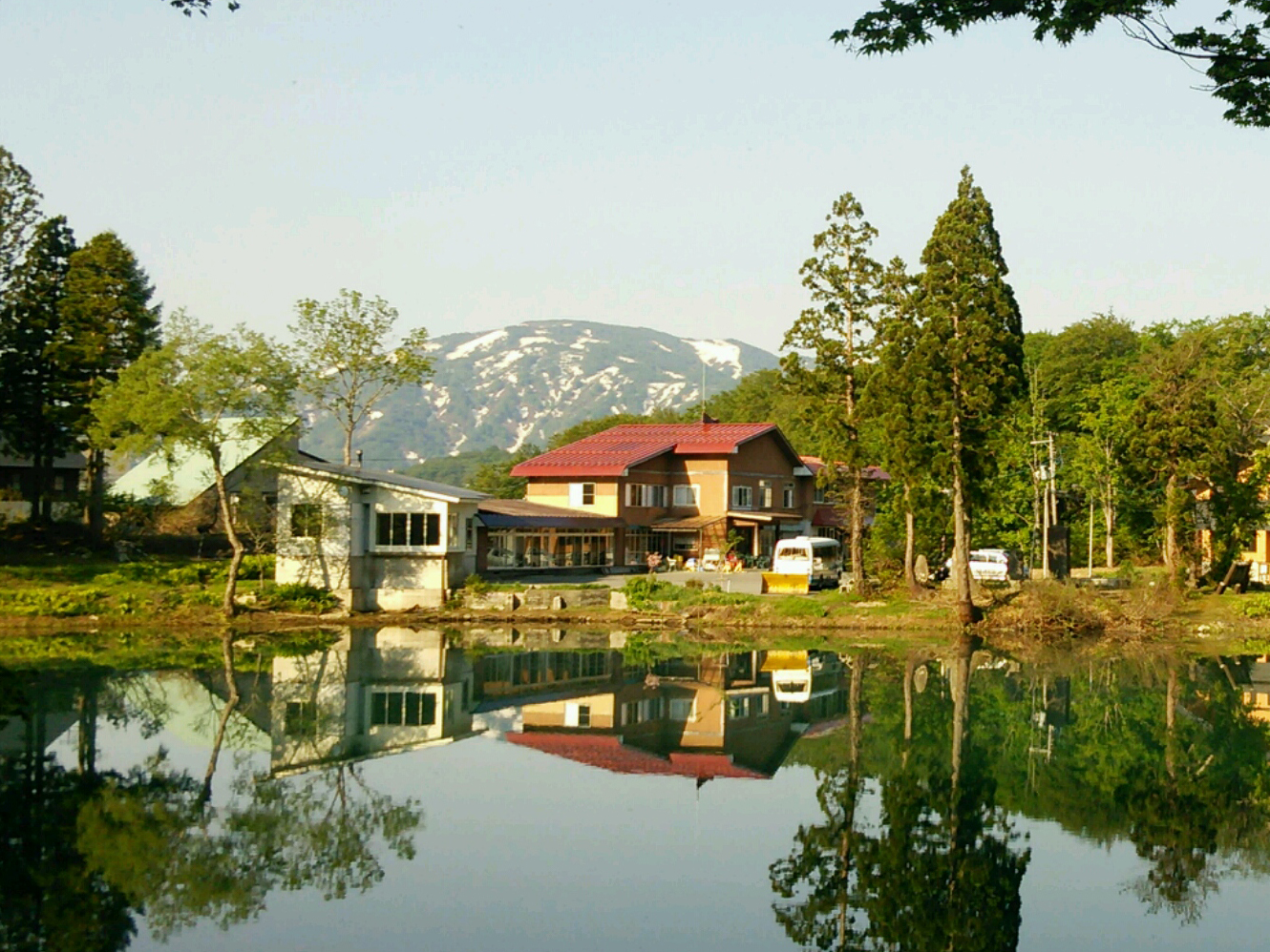 湖畔の宿 月山志津温泉 清水屋旅館 image