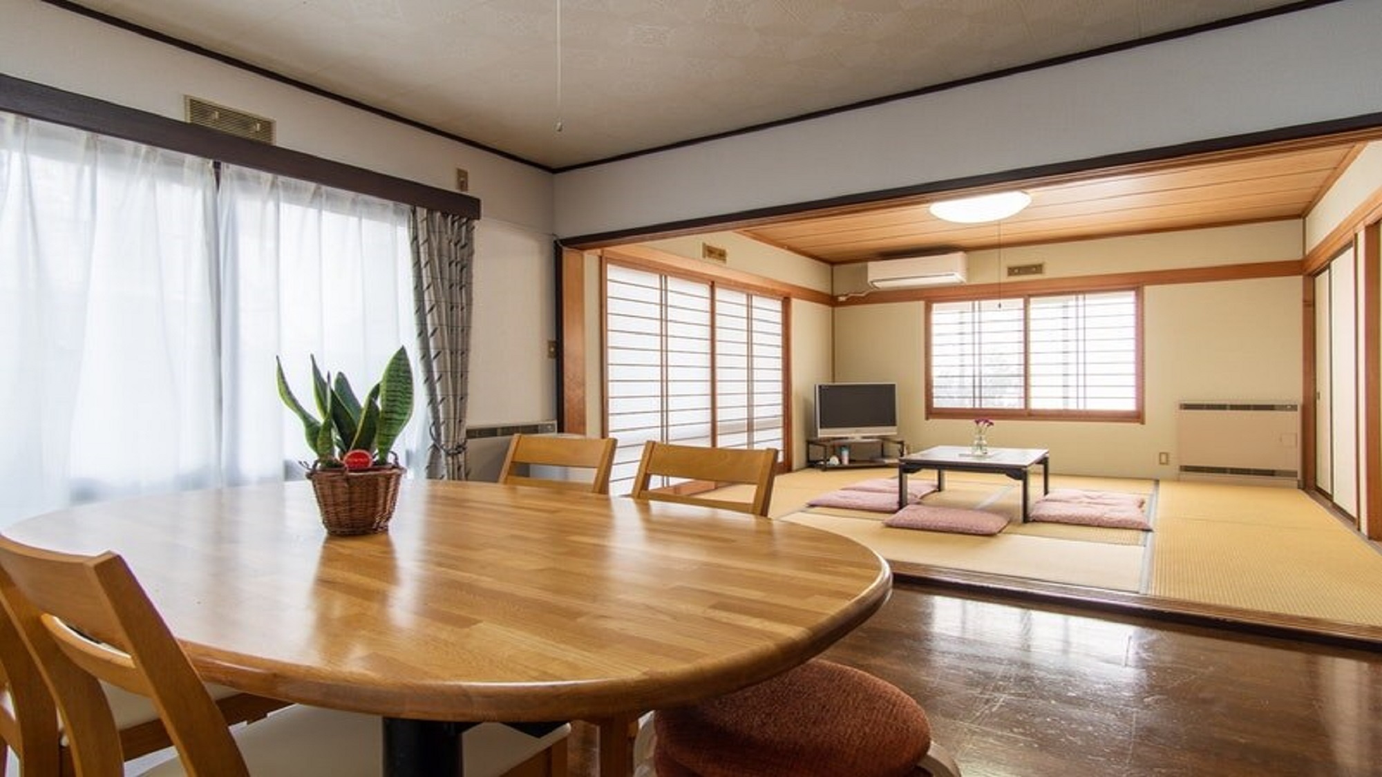 一戸建貸切の宿、富士吉田市中心地、レトロな街並みが楽しめる。【Vacation STAY提供】 image
