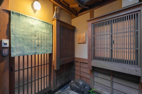 祇園のど真ん中にある京町家を改装した茶室が自慢の貸切宿【Vacation STAY提供】 image