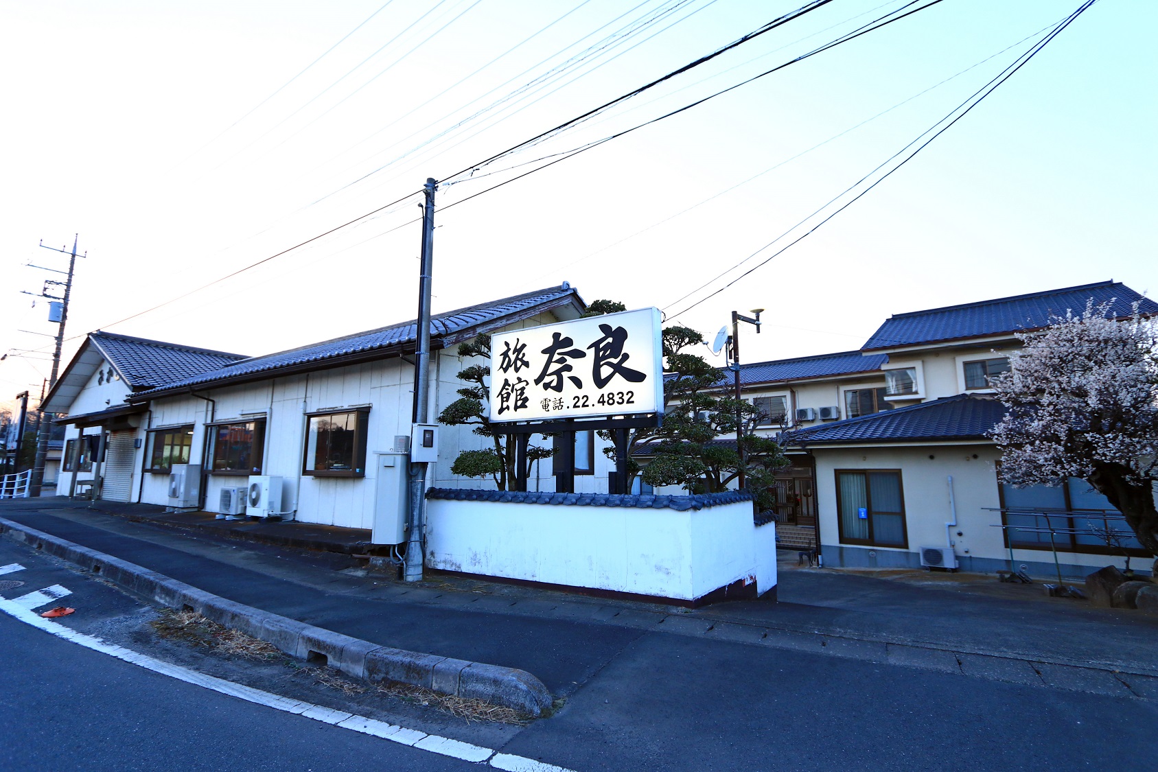 レトロな食堂を営む 奈良旅館 image